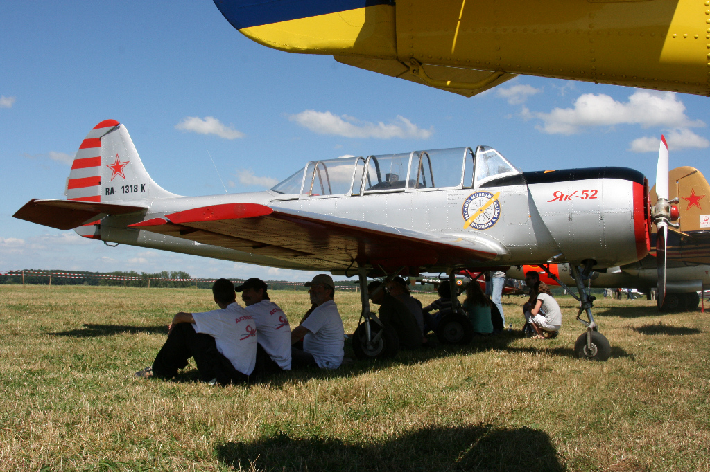 Yak-52