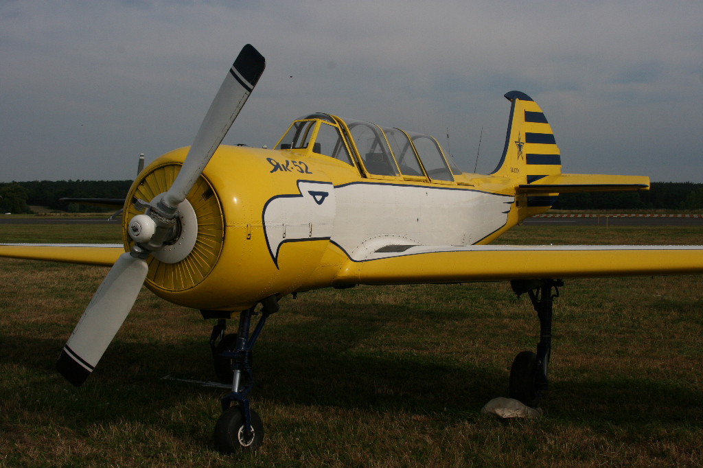 Yak-52