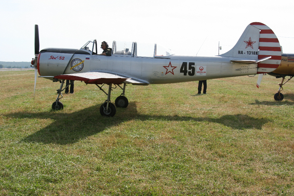 Yak-52