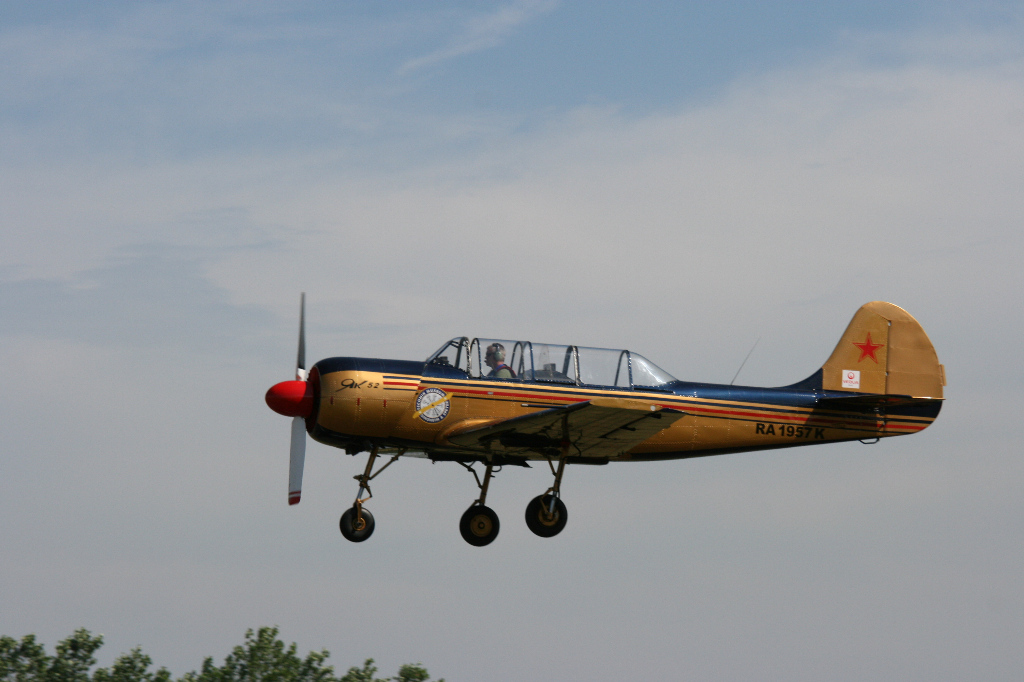 Yak-52