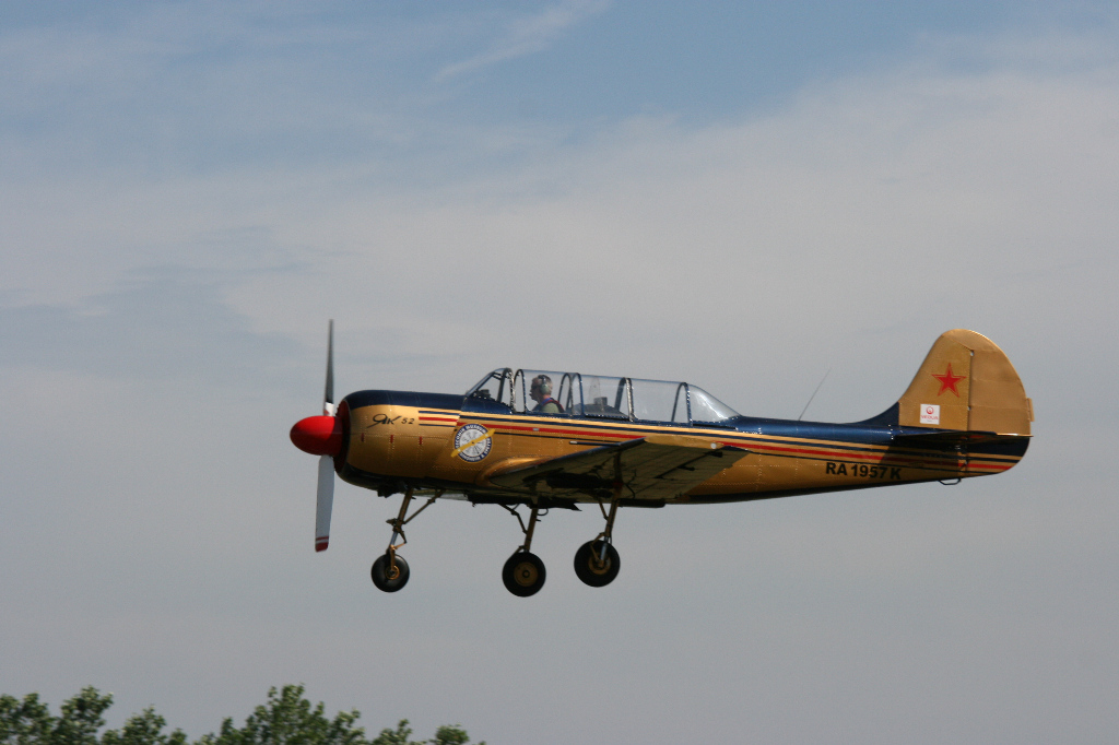 Yak-52 - hier klicken !