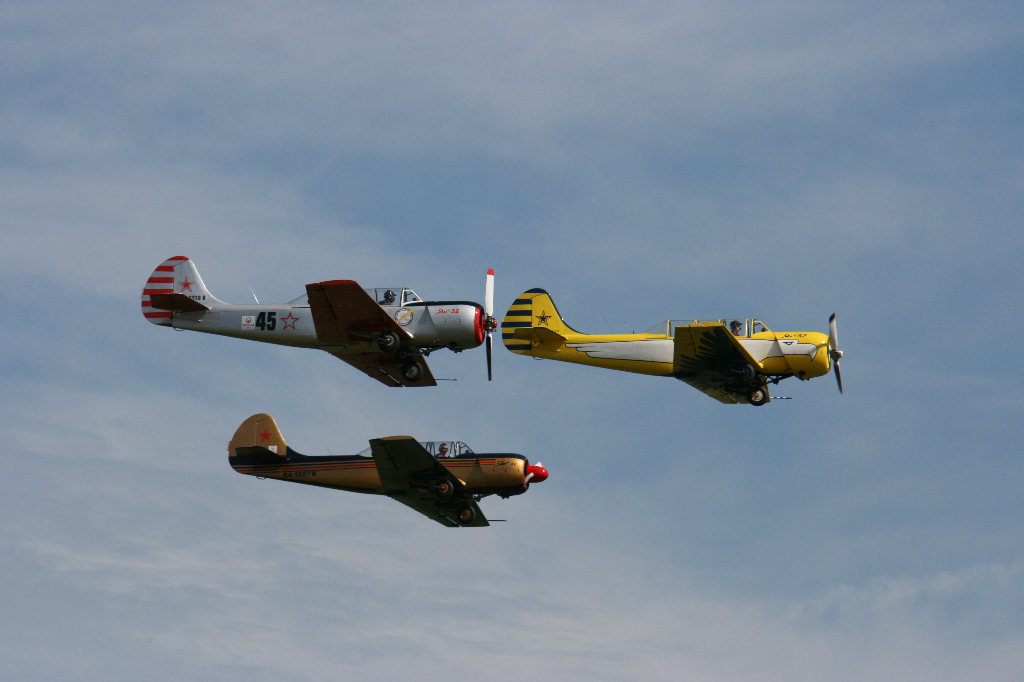 Yak-52