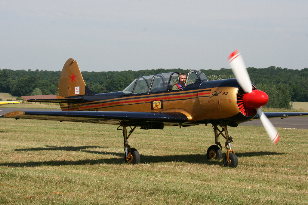 Yak-52 - hier klicken !