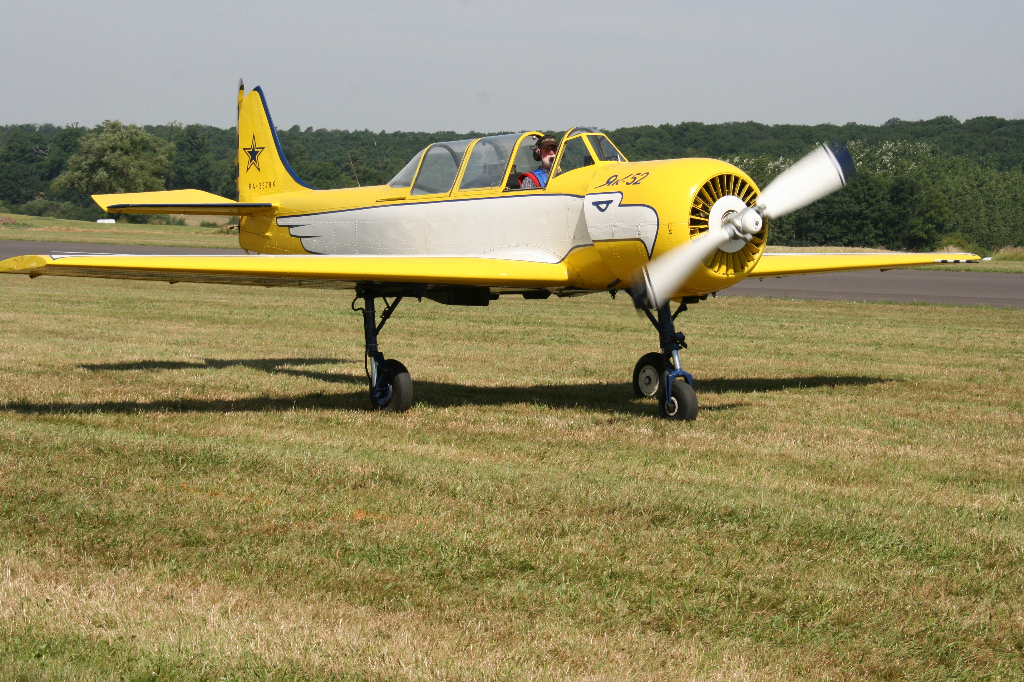 Yak-52 - hier klicken !