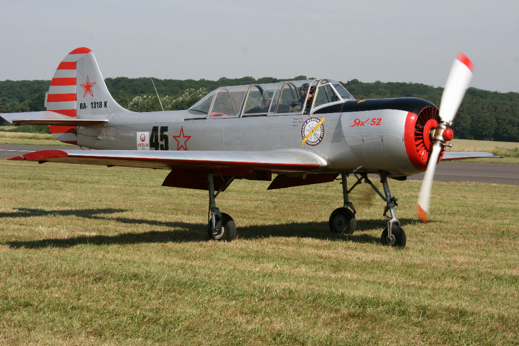 Yak-52 - hier klicken !