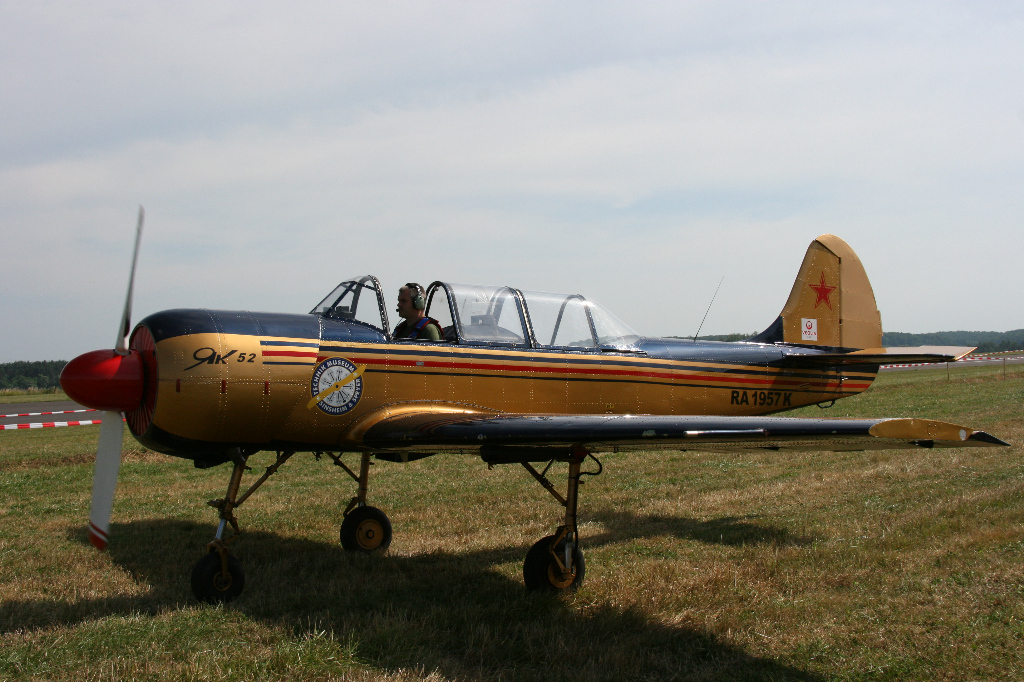 Yak-52