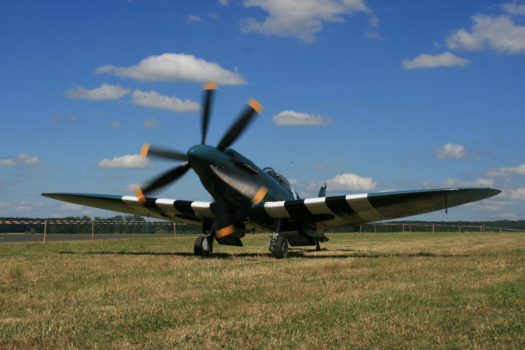 Spitfire Mk XIX PS890 F-AZJS