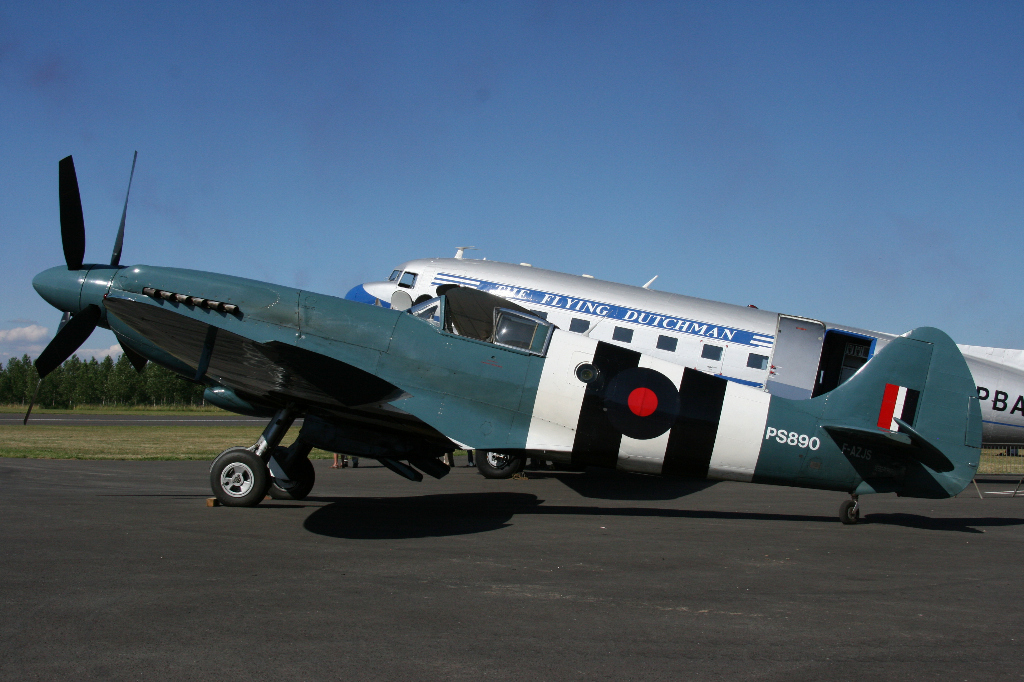 Spitfire Mk XIX PS890 F-AZJS