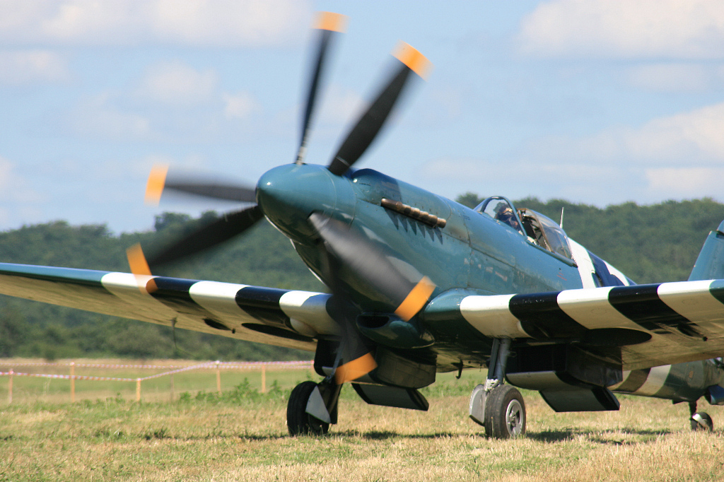 Spitfire Mk XIX PS890 F-AZJS