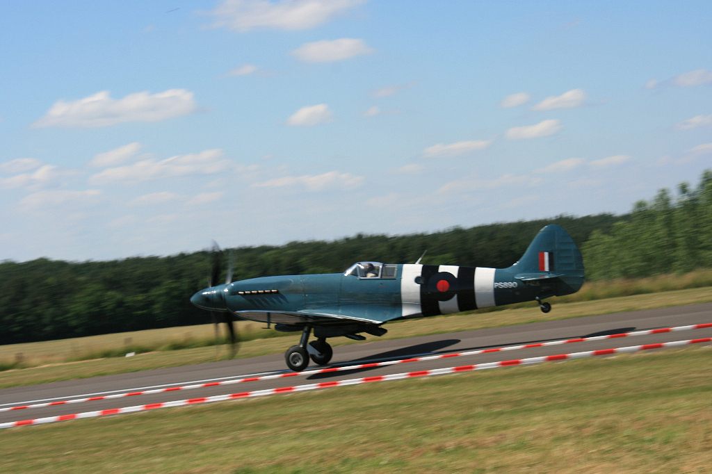 Spitfire Mk XIX PS890 F-AZJS