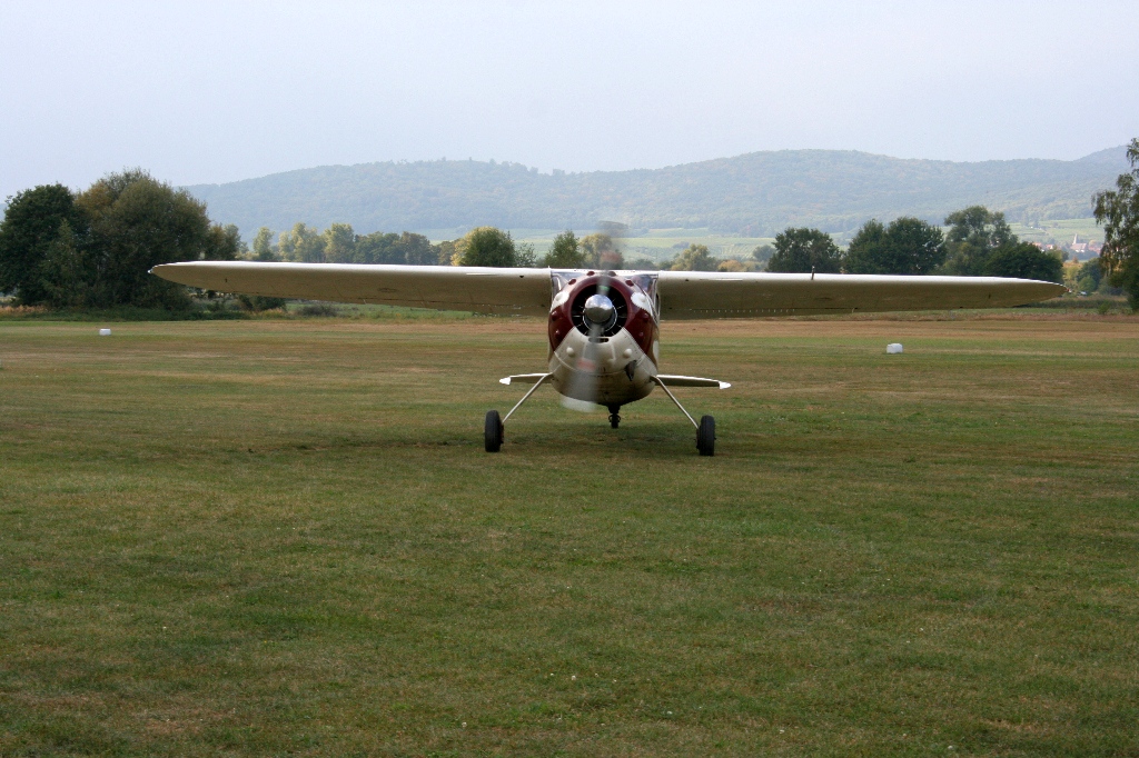 Cessna C-195 NC3081B