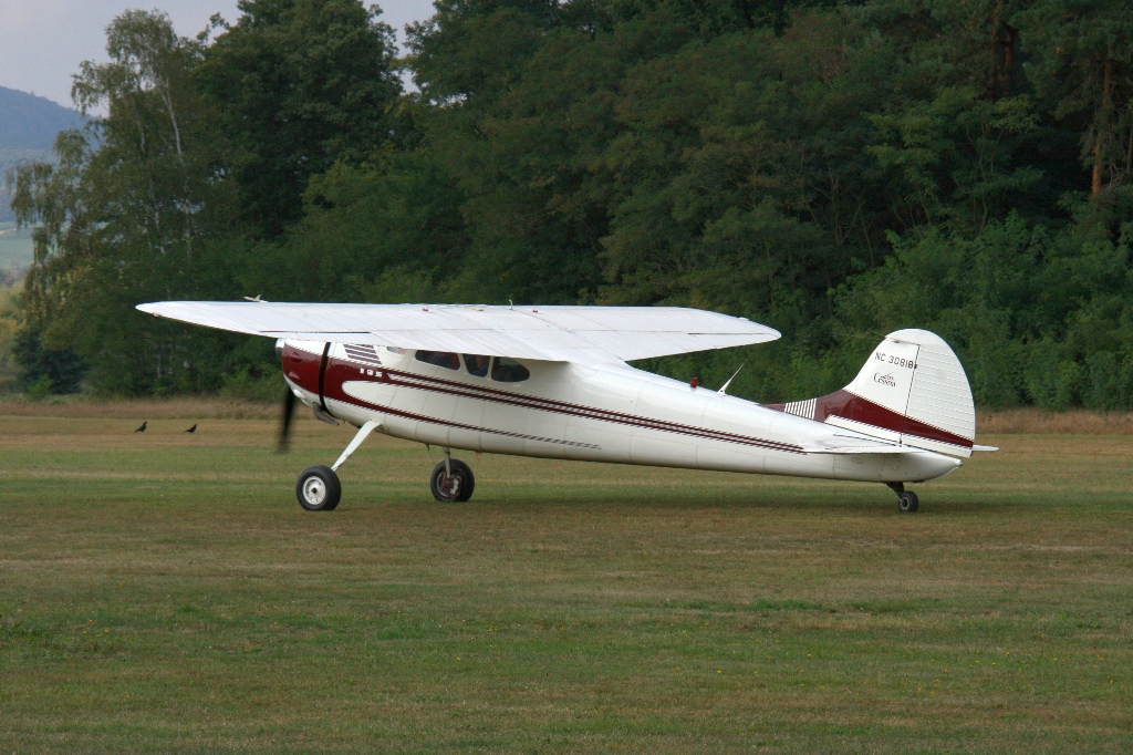 Cessna C-195 NC3081B