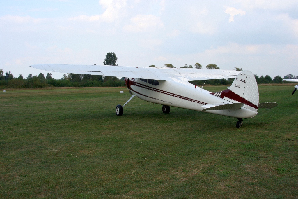 Cessna C-195 NC3081B