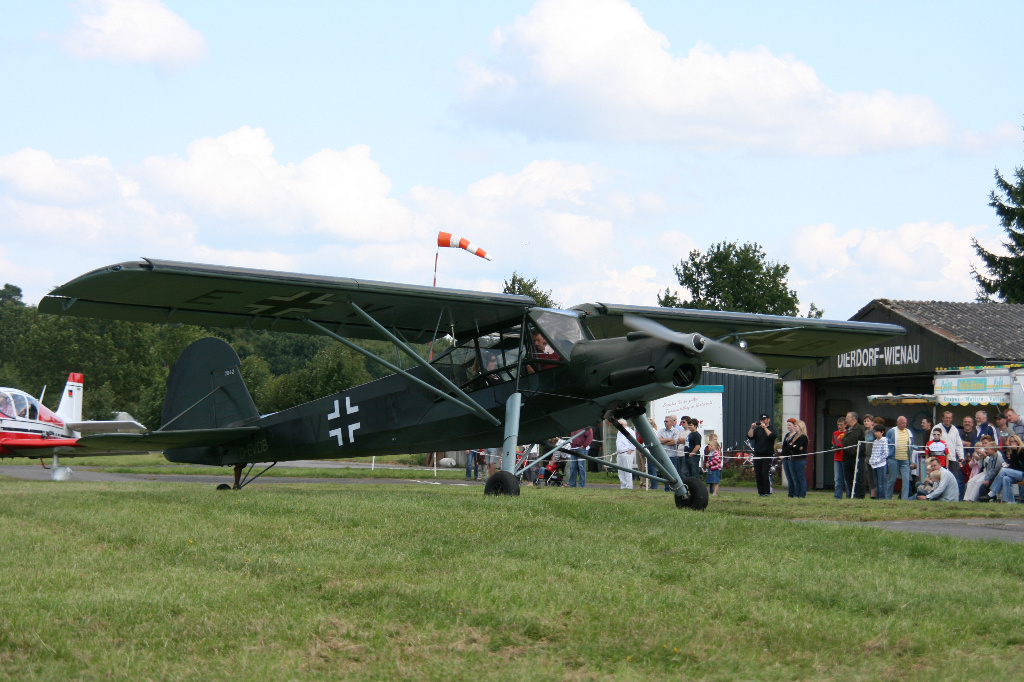 Fieseler Storch Fi156 D-EVDB von Dirk Bende