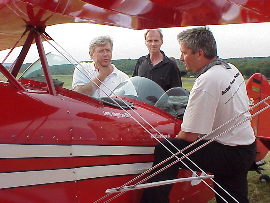 Pitts S-2A D - EXPH mit Philipp Hilker und Kai Weber - www.kunstflieger.de