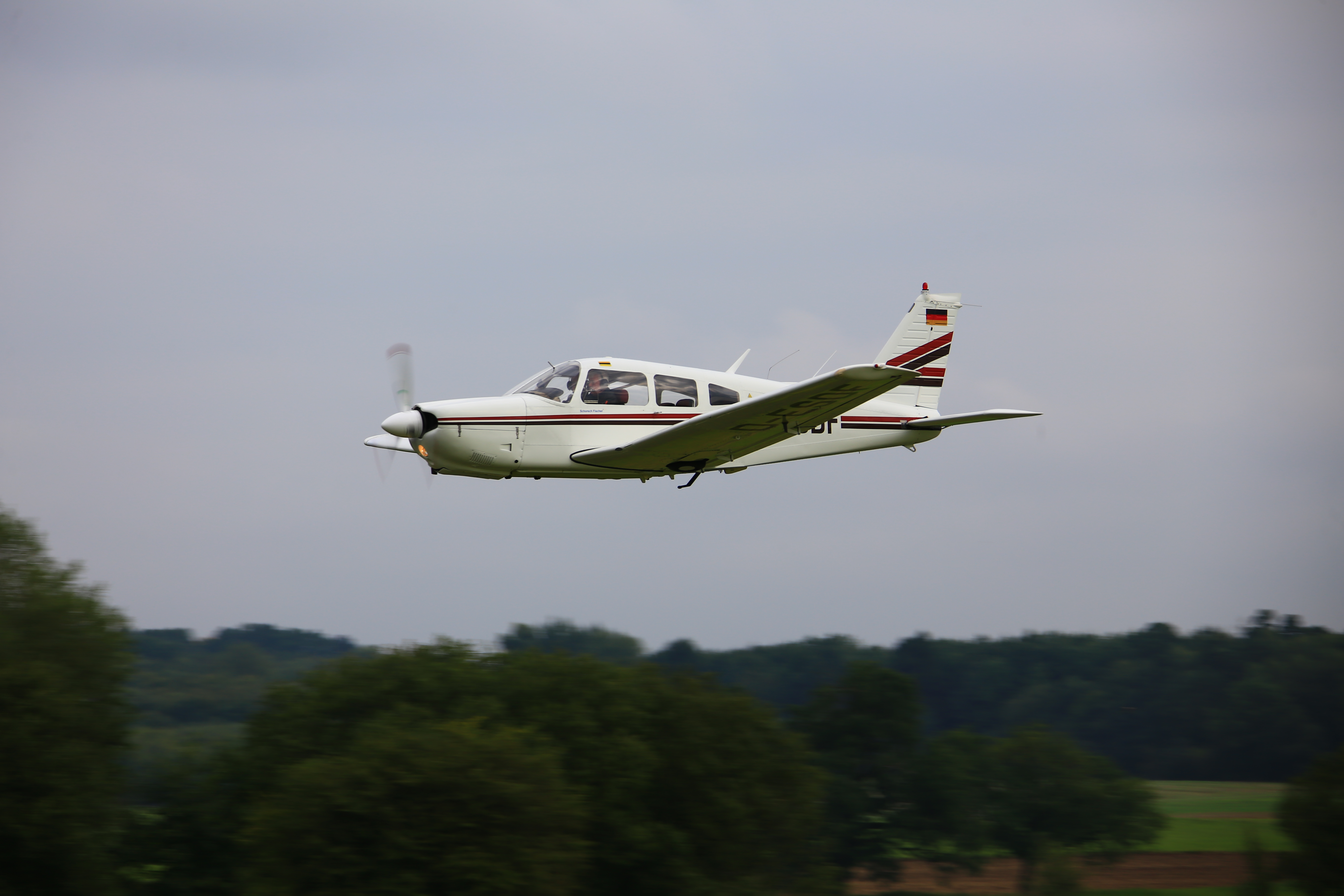 Piper Arrow III D-ESDF mit ca. 350km/h