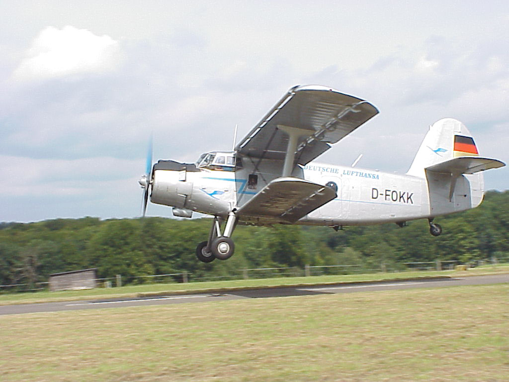  Antonov An-2 D-FOKK der Classic Wings in den Farben der 'Deutschen Lufthansa-Ost'