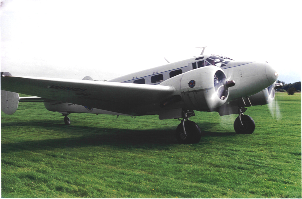 Beech 18 N6365T taxying