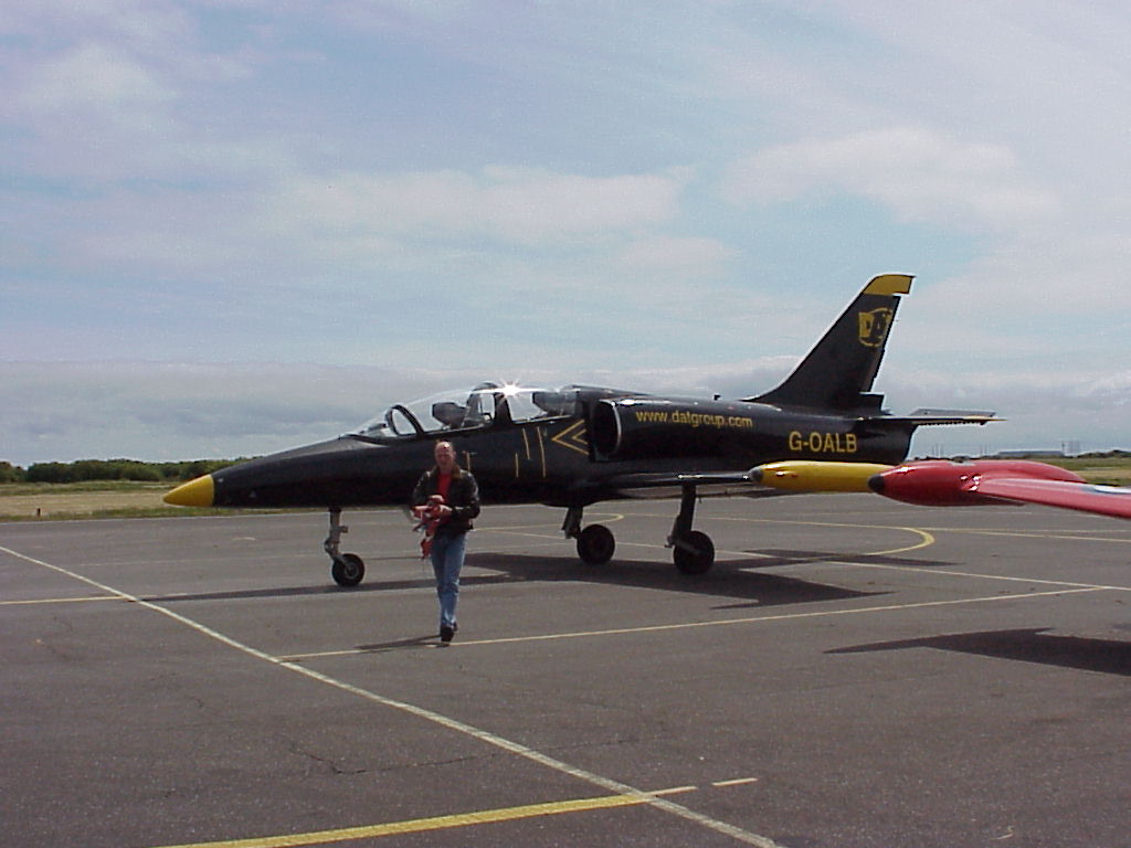 L-39 Albatros G-OALB - cheers to the pilot !