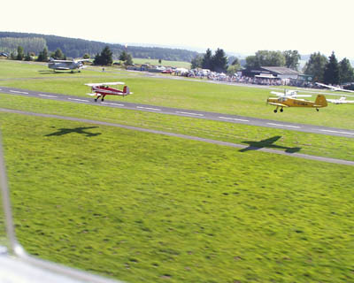 ... am Boden die Antonov AN-2
