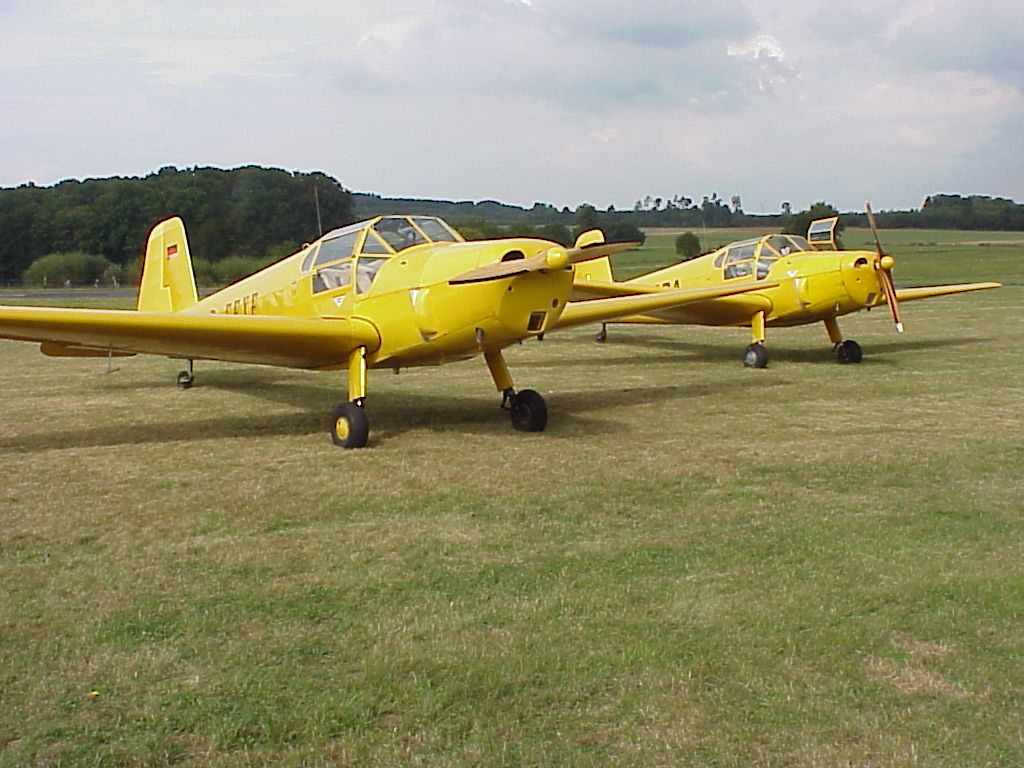 B�cker Bue 181 Bestmann D-EEXE und D-EGBA=2 von 5 noch in Europa fliegenden Maschinen