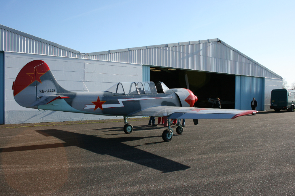 Yak-52
