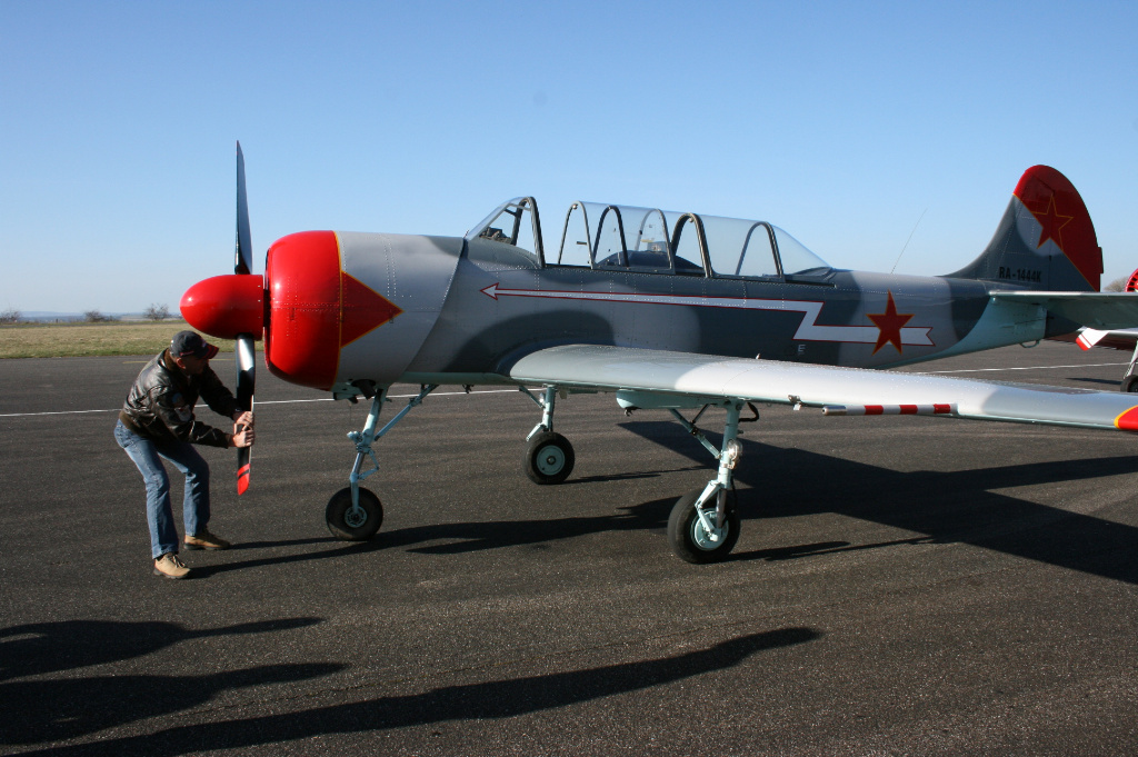 Yak-52