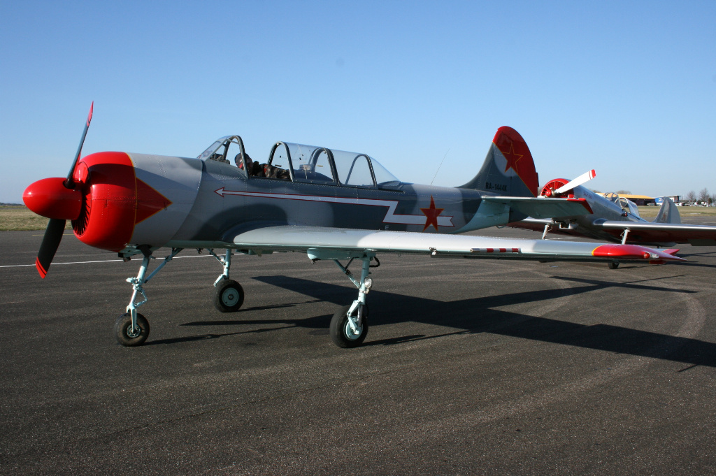 Yak-52