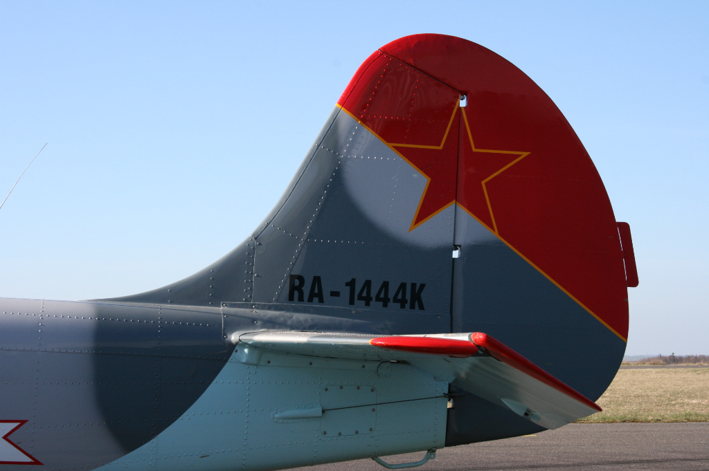 Yak-52