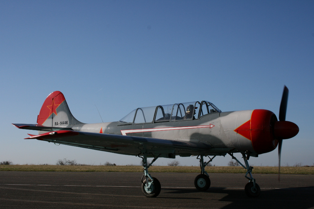 Yak-52
