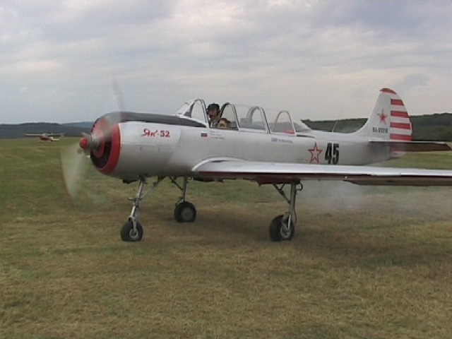 Yak-52