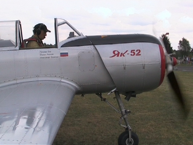 Yak-52