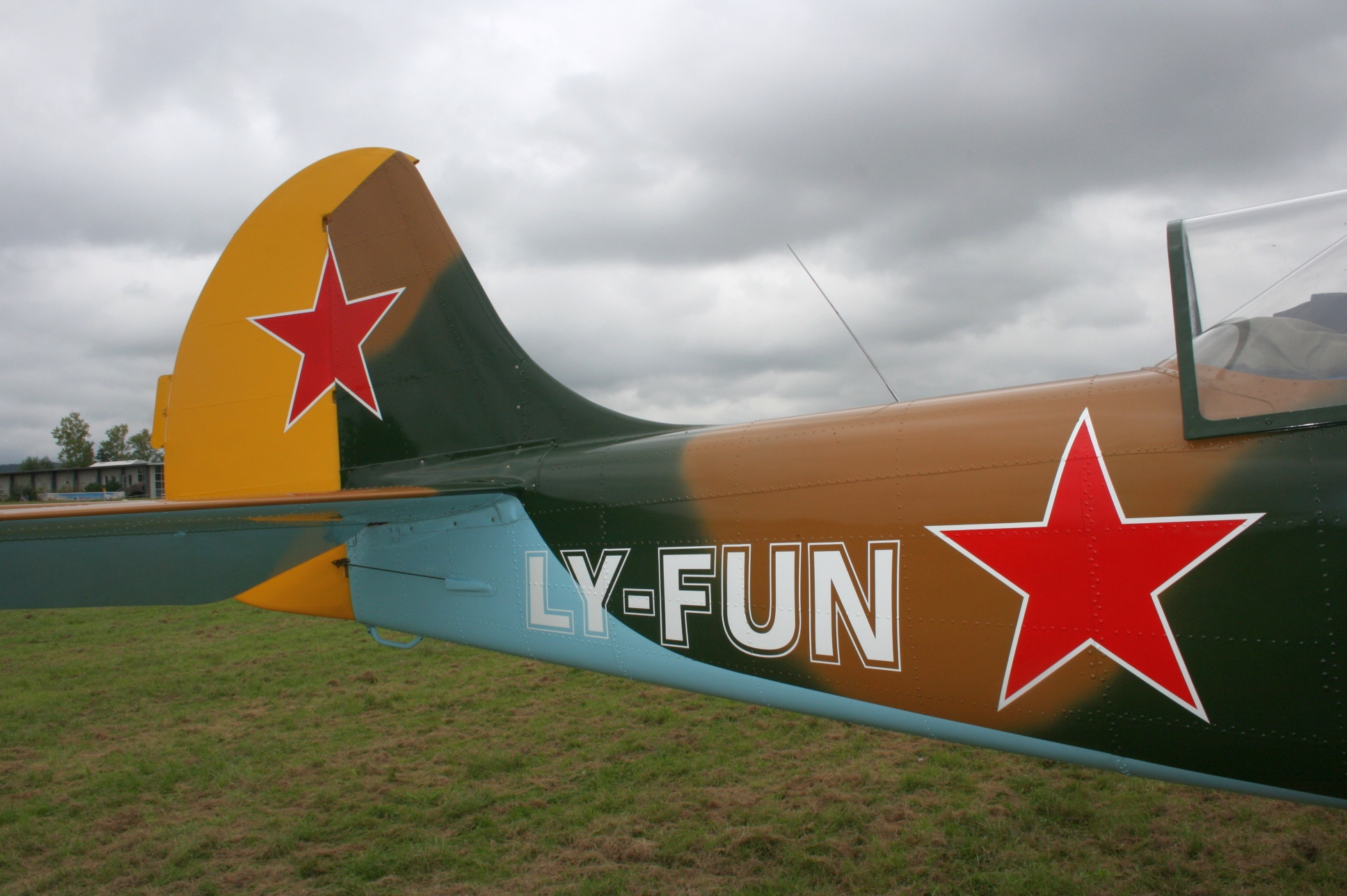 Yak-52