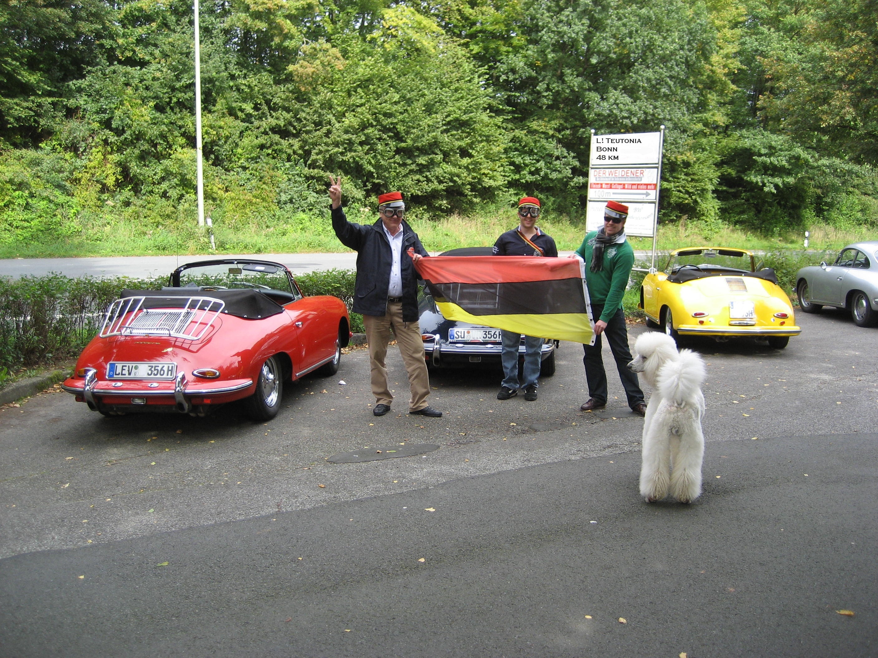 Torres und das Team Teutonia bei der Ausfahrt der Porsche 356 IG im Jahr 2011