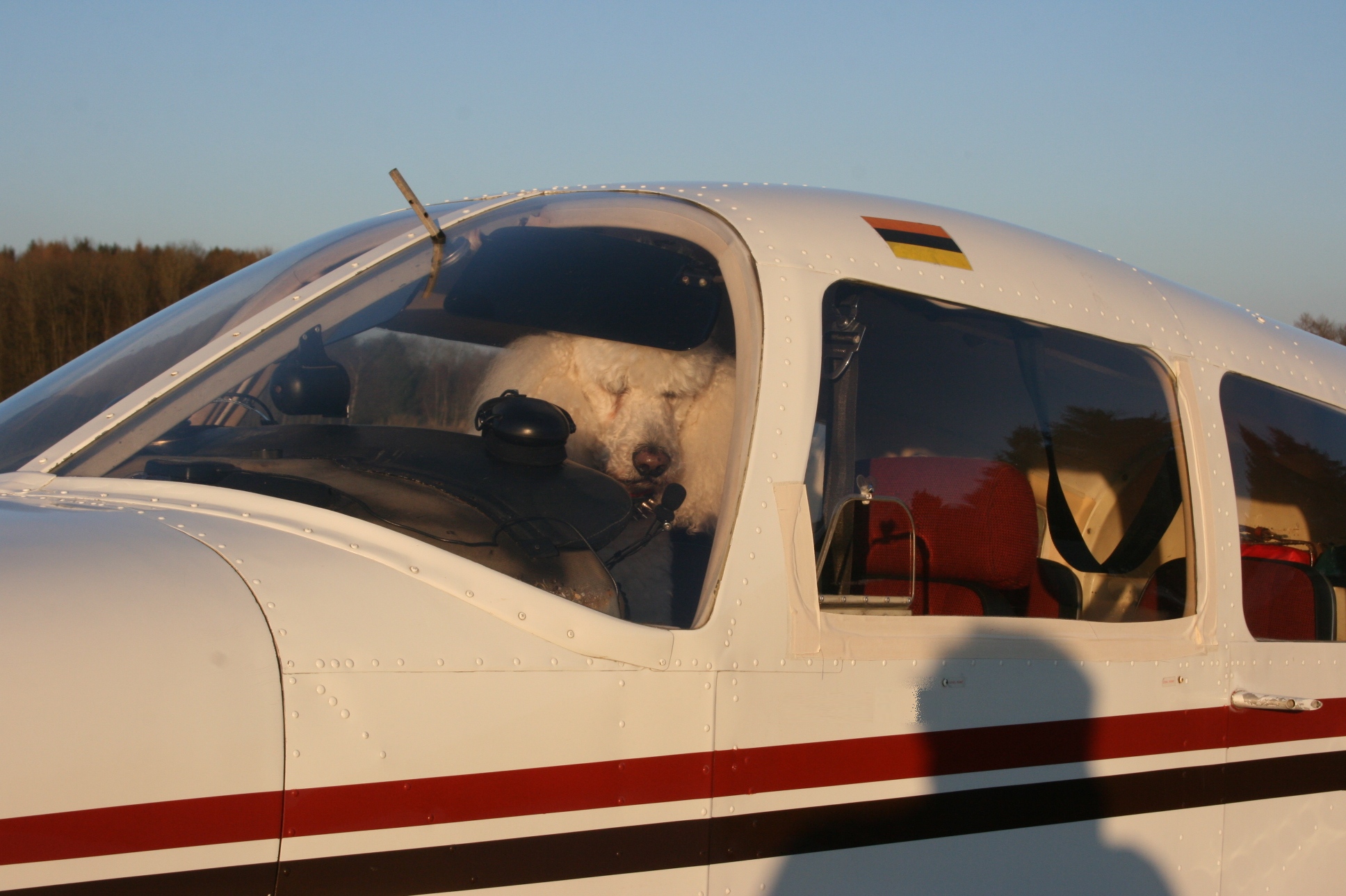 Torres auf dem Pilotensitz in der Piper Arrow III